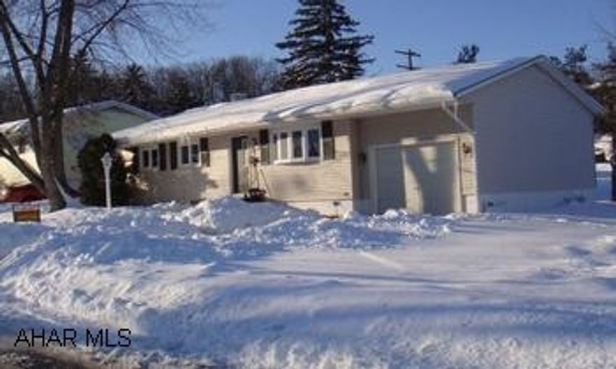 Nice Rancher near PSU Altoona Campus, 3 bedroom 1car garage, central air, hardwood floors with 1st Fl laundry. Home Warranty included. Nice Rancher near PSU Altoona Campus, 3 bedroom 1 car garage, central air, hardwood floors with 1st Fl laundry. Home Warranty included.