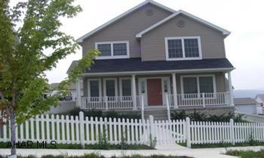 Great 3 bedroom 2.5 bath home that features eating area off kitchen, family room, deck, GFA/CA, a great master bedroom with trey ceilings, walk in closets, master bath with jacuzzi tub and separate shower. This is located in a great planned community that features sidewalks, parks and white picket fence.