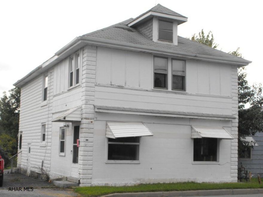 Handyman Special As Is Sale.  Freeze damage.  Buyer pays $75 doc fee at closing.  All contracts/offers are subject to Onewest senior management approval & any offers or counter offers by Onewest are not binding unless the entire agreement is ratified by all parties.