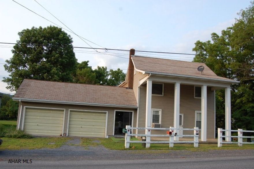 3 bedroom, 2 bath home situated on over 1/3 acre flat lot just outside the borough of Everett.  Oversized 2 car garage with plenty of additional space for storage.  Nice private backyard.  Minutes away from UPMC Bedford.  Great investment property with tons of potential.