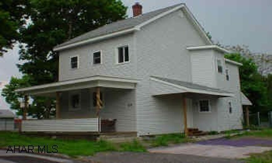 1417 & 1419 Lloyd Street lots included. Lots of house for the money. All the major remodeling expenses are done, newer windows, roof, wiring, siding and furnace. All on 1/4 acre (4 city lots). 1st Fl., new carpet. Off-street parking. 1417 & 1419 Lloyd Street lots included. Lots of house for the money. All the major remodeling expenses are done, newer windows, roof, wiring, siding and furnace. All on 1/4 acre (4 city lots). Just move in and do the inside to your liking. 1st fl., new carpet. Owner will look at all offers. Continue to show, take back-up offers.