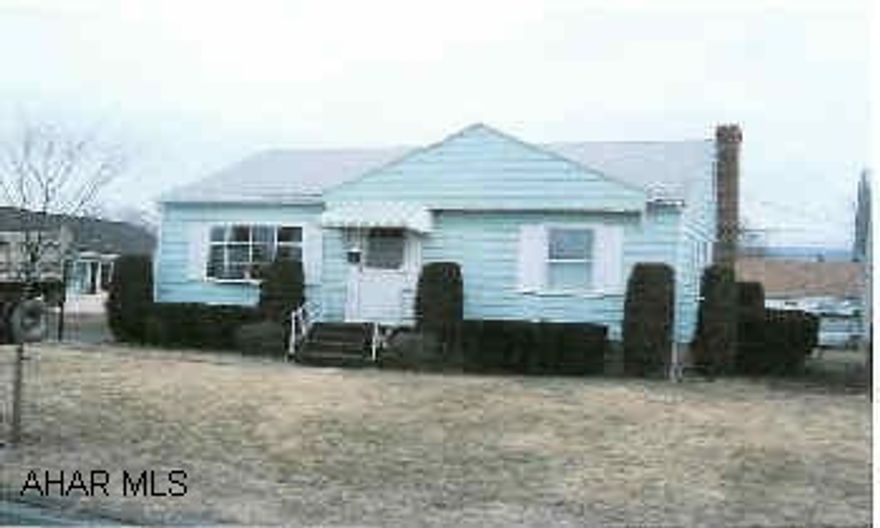 Two BR with possible third BR in desireable location in Hollidaysburg Borough. Convenient location near Hollidaysburg Jr. & Sr. High Schools.