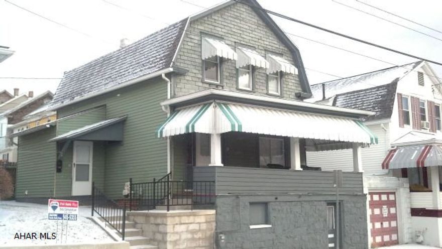 Looking for an easy care, no yard-maintenance home?  Take a look at this adorable 3 bedroom, 1.5 bathroom, 2 story home in move-in condition!  Priced to sell quickly!  Nice home, nice investment!