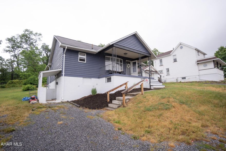 What a sweet house! You just need your belongings and move right in! Great 3 bedroom 1 bath house that has room to grow.  Sit on one of the 2 covered porches and enjoy the warm summer days. 
Call today for your private showing