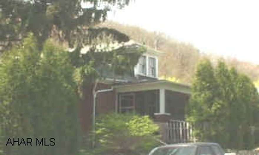 Great brick starter! X-large yard. 2 car block garage. Nice clean basement w/computer area. Call Linda Lewis 934-7175  to preview. Great brick starter! X--large yard. 2 car block garage. Nice clean basement w/computerarea. Call Linda Lewis 934-7175 to preview.