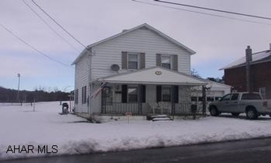 Cute house, large corner lot, big backyard, right across from park.  Vinyl siding, thermal windows.  Off street parking.  Attic crawl space. Cute house, large corner lot, big backyard, right across from park.  Vinyl siding, thermal windows.  Off street parking.  Attic crawl space.