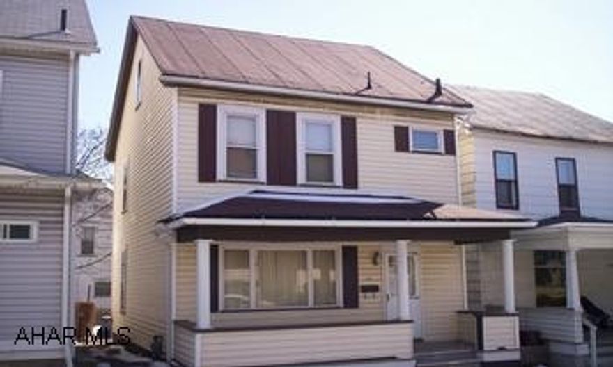 2 1/2 story, vinyl sided.  Nice kitchen and bath.  Appliances included.  Owner will include all furniture.  Finished 3rd floor (unheated). 2 1/2 story, vinyl sided.  Niced kitchen and bath.  Appliances included.  Owner will include all furniture.  Finished 3rd floor (unheated).