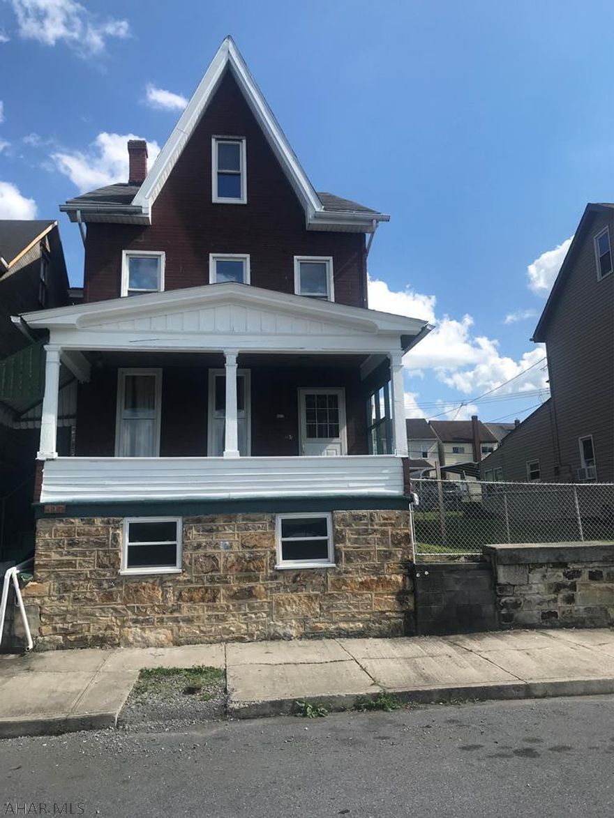 Perfect opportunity to add this 4 bedroom home to your investment portfolio!  With some flooring and TLC, this property will be exceptional.  Call today for more information or your private tour.
