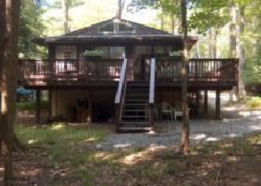 Amish built 3-4 BR, 2 full baths, sunroom & wrap around deck on approx 1 1/2 acre lot. Wood burning fireplace & furnished. Located in Glendale Yearound. Very private!