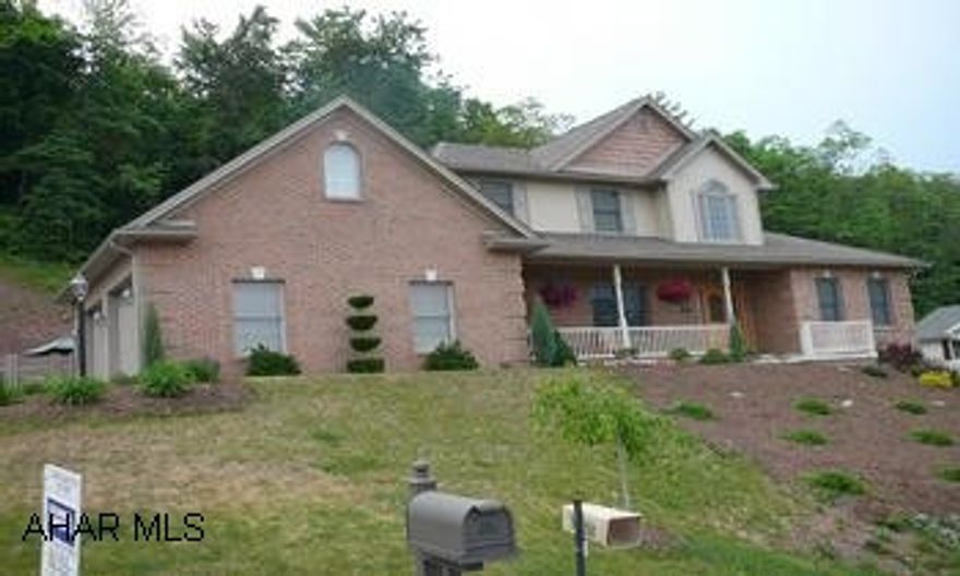 2 STORY WITH FIRST FL MASTER SUITE, 3 1/2 BATHS, 3 ADDITIONAL BRS, LG GREAT R./ FP. LOWER LEVEL-HUGE FR & MORE. STUNNING 4 BEDROOM HOME IN CASTLE FARM DEVELOPMENT. FIRST FLOOR VERY LARGE MASTER SUITE WITH JACUZZI TUB. GREAT ROOM WITH FIREPLACE. VERY LARGE WINDOWS. FORMAL DINING ROOM WITH TRAY CEILING. INVITING EAT-IN KITCHEN. HUGE FAMILY ROOM IN LOWER LEVEL. 2 CAR GARAGE. VERY BEAUTIFUL PRIVATE PATIO. A MUST SEE!