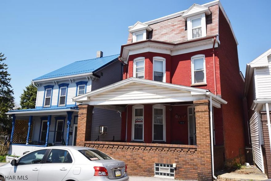 Lots of room to spread out  in this spacious two and a half story home.  All mechanical systems, roof, and windows are in good condition.  Fenced yard.  One car garage.  Great investment property or first time buyer home.