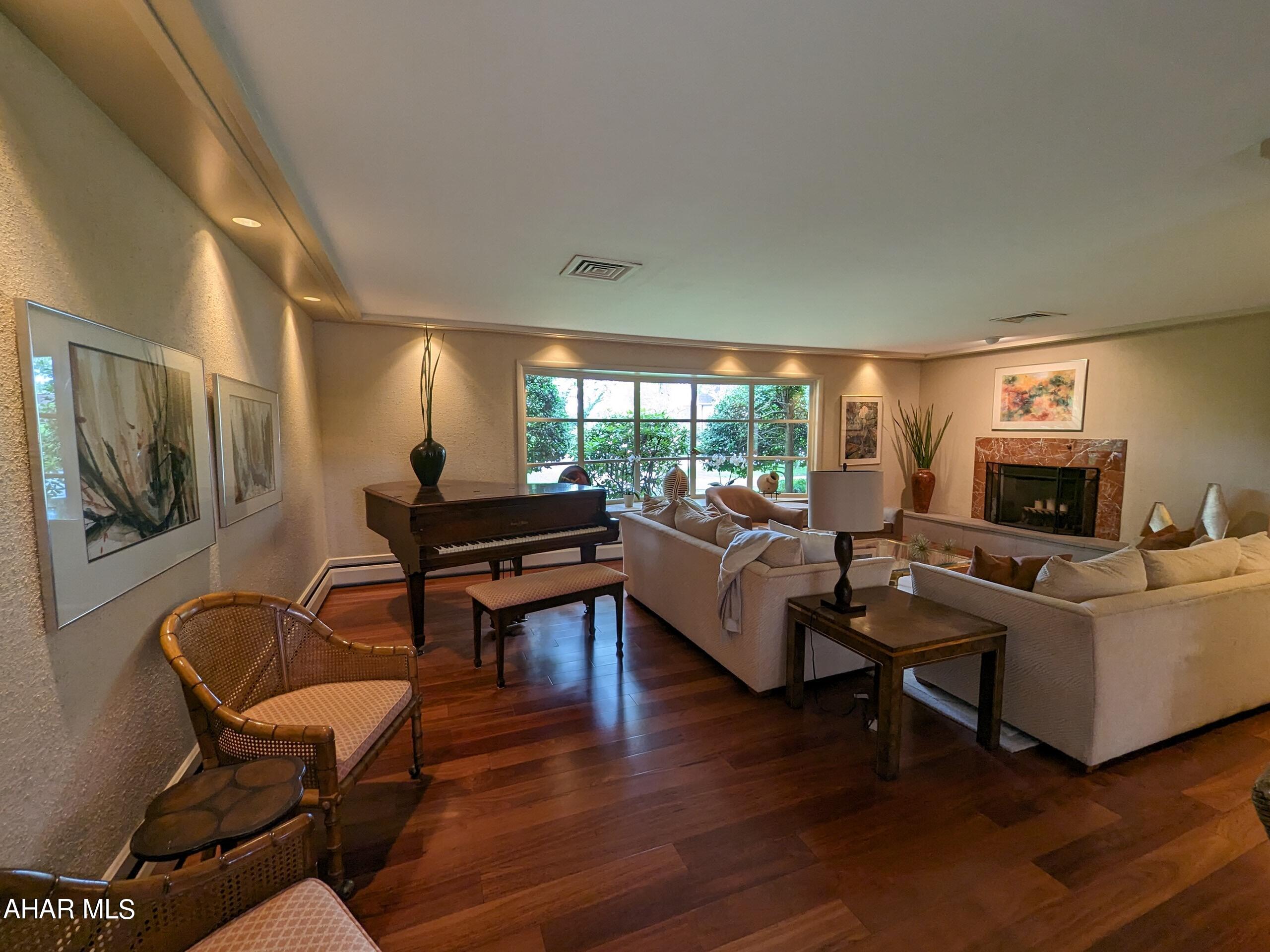 Baker Mansion - Residential