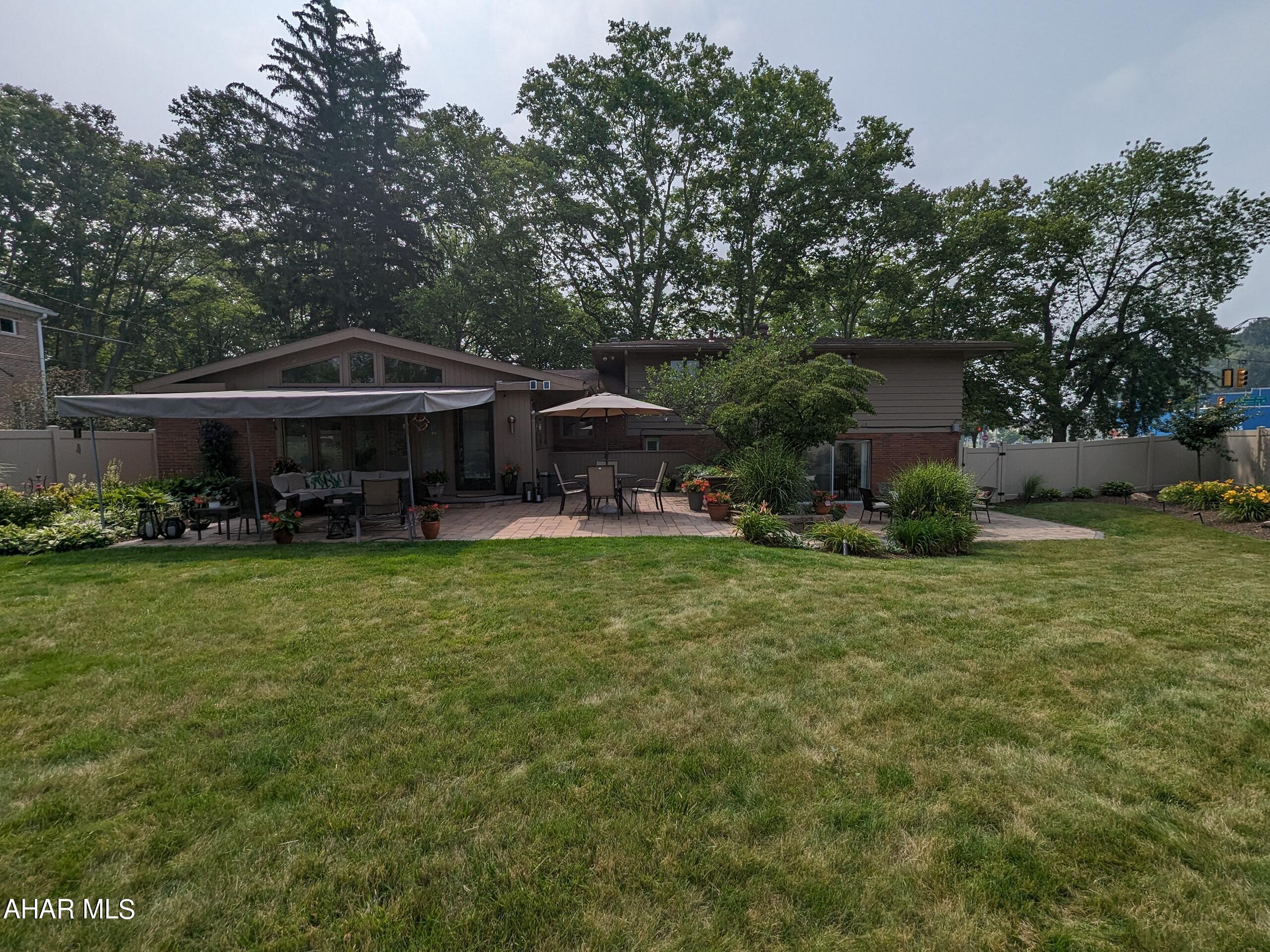 Baker Mansion - Residential