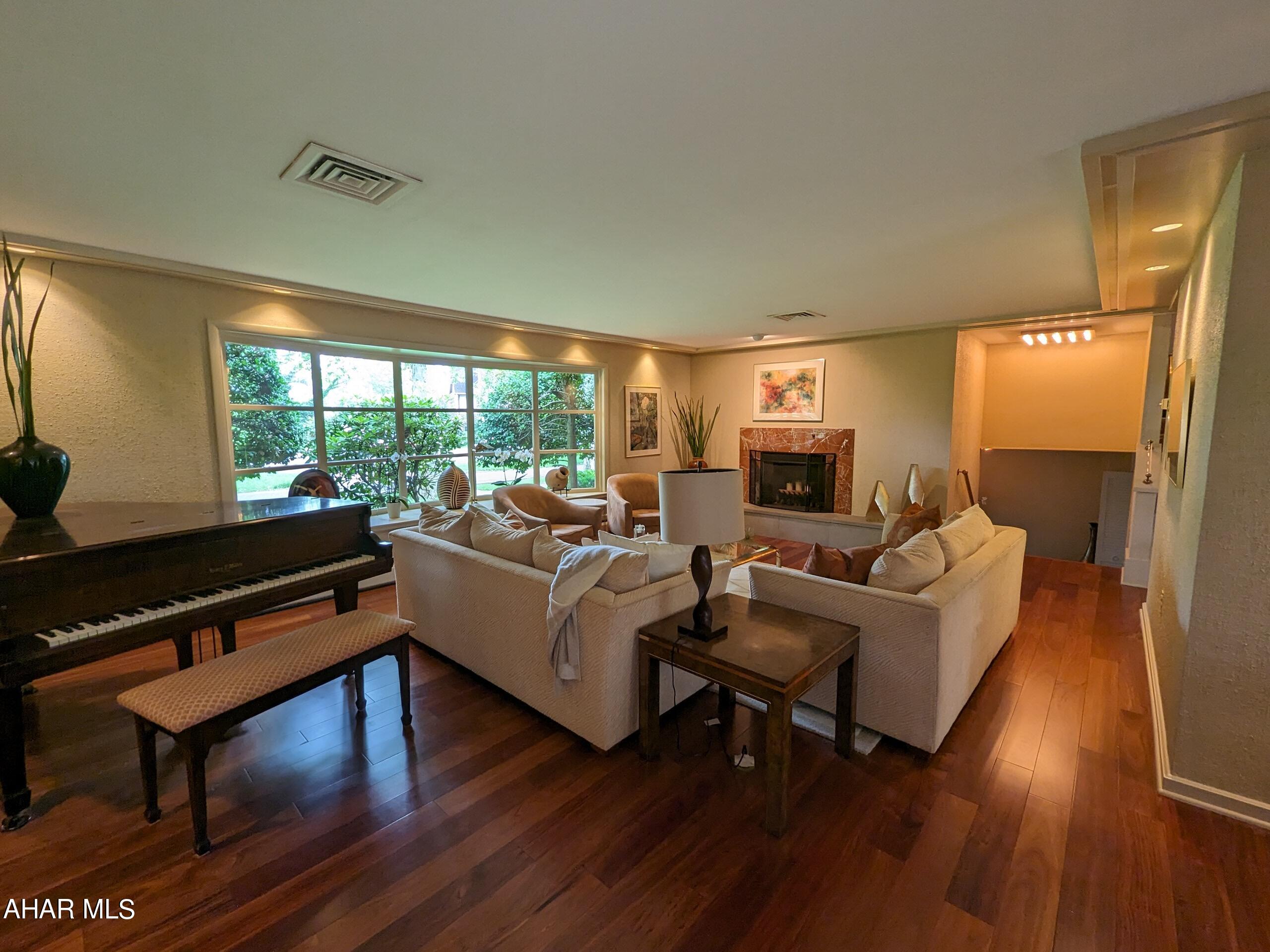 Baker Mansion - Residential