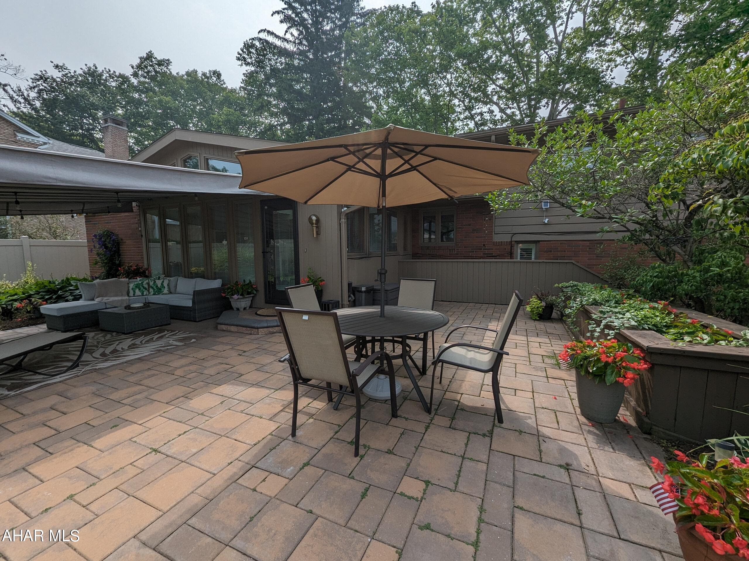 Baker Mansion - Residential