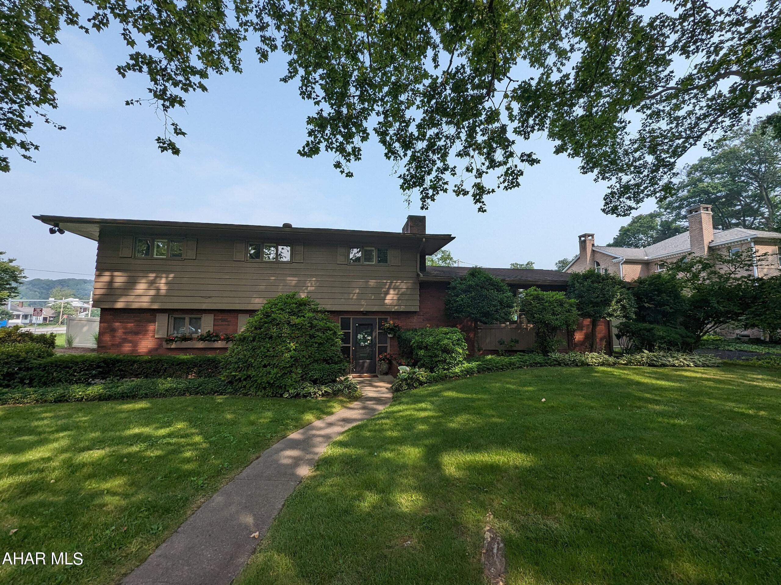 Baker Mansion - Residential