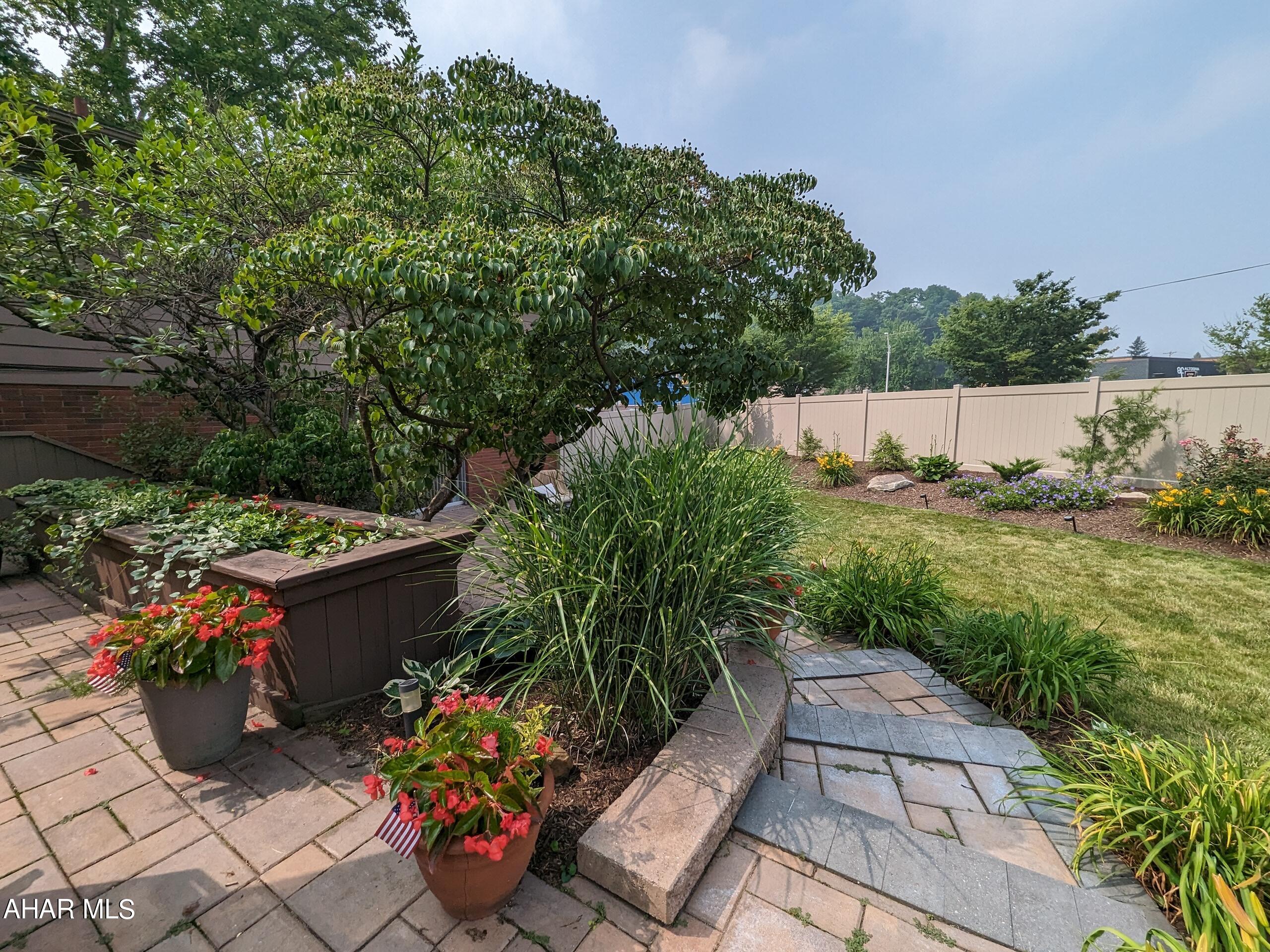 Baker Mansion - Residential