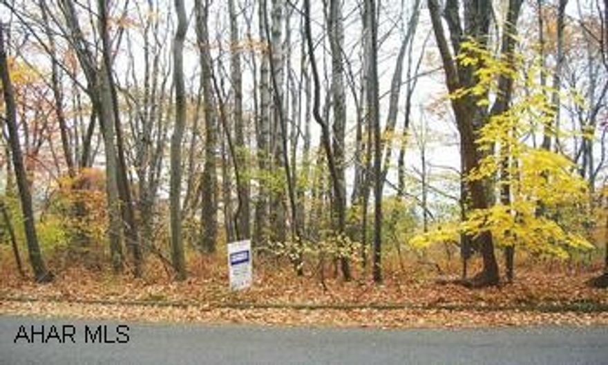 BEAUTIFUL WOODED LOT BLOCKS FROM BAKER SCHOOL. BEAUTIFUL WOODED LOT BLOCKS FROM BAKER SCHOOL.