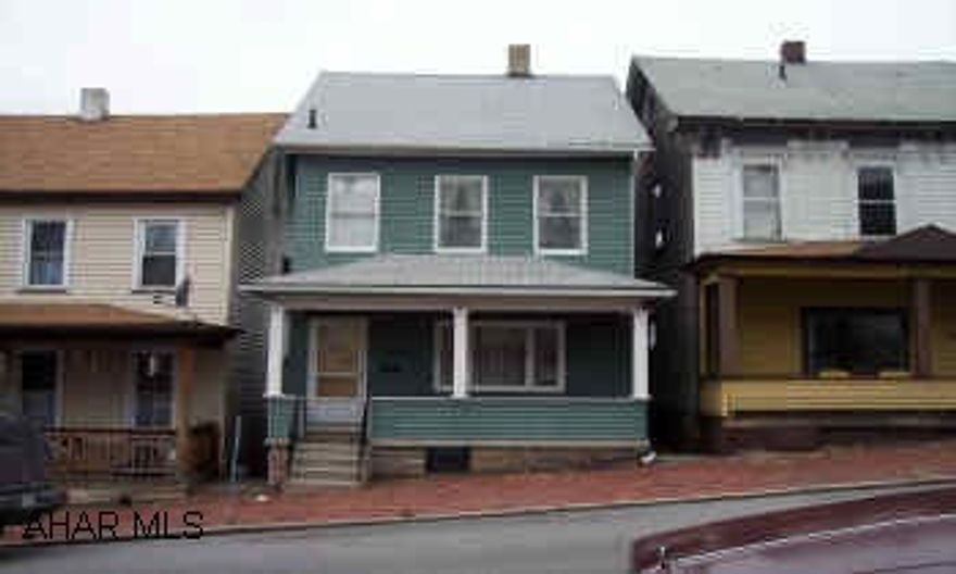 2 bedroom. Will make nice starter home or investment. Sold As Is. Will make nice starter home or investment. Sold AS IS.