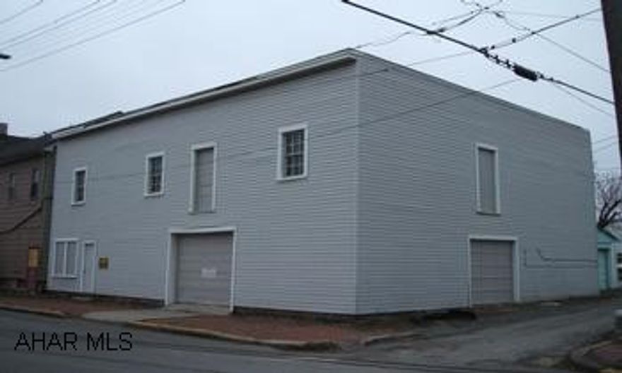 2 Story warehouse.  4000 SQ Ft- 2000 per floor.  Separate electric on each floor.  2 overhead doors.  Utilize one floor and rent out the other.  Power is off.  SELLER WANTS AN OFFER***** 2 Story warehouse.  4000 SQ Ft- 2000 per floor.  Separate electric on each floor.  2 overhead doors.  Utilize one floor and rent out the other.  Power is off.  SELLER WANTS AN OFFER*****