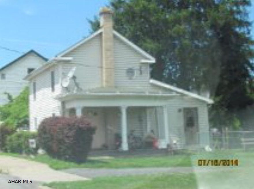 Seller credit to Buyer of $500 for occupied property purchase. Property is occupied and occupants are not to be disturbed or contacted under any circumstances. Interior inspections are not available and property is being sold as is. The property is to be placed in an upcoming event. All bids should be submitted at www.homesearch.com (void where prohibited). Submit any offers received pre-event (or post-event)to sales@homesearch.com. All pre-even or post-event offers will be reviewed and responded to within 3 business days. All properties subject to a 5% buyer's premium pursuant to the Event agreement and Terms & Conditions (minimums will apply). Please contact listing agent for details and commission paid on this property. Bidding begins on 8/16/2014 and ends on 8/18/2014