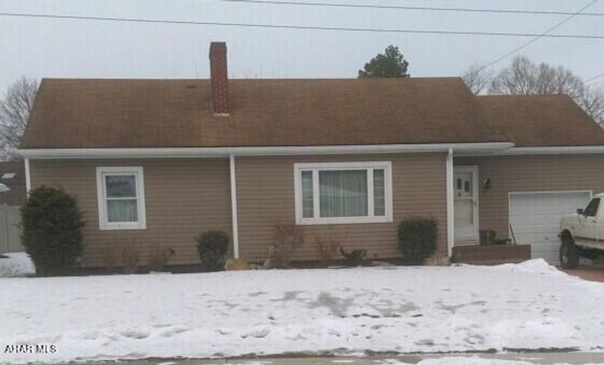 Welcome to 128 Barclay Street! 2 bedroom, 2 bath home waiting for you! Ranch home with 1 car garage.