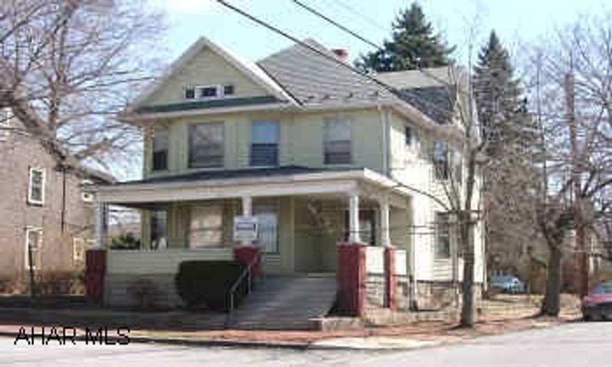 INVESTMENT PROPERTY. SEP. HEAT & ELEC., LOW MAINTENANCE. FULLY RENTED!