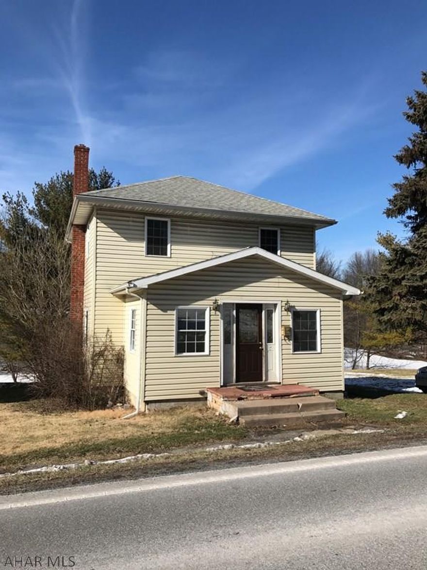 Cozy 2-Story, On a 2 city lot. Newly Renovated, New Paint, New Carpet, New Kitchen and New Bath, Deck, MOVE-IN READY!!!