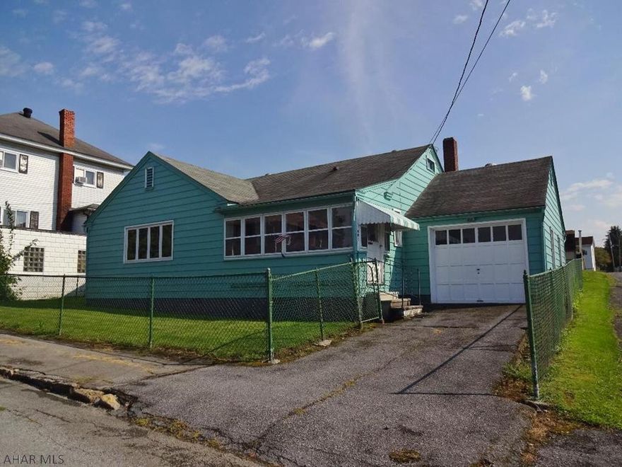 Good solid construction, Great efficiency living. Low maintenance. Huge standup attic for storage. Fenced yard