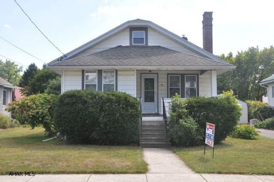 Charming 2 bedroom in Wehnwood. One block from campus. Home offers eat-in kitchen, large dining living  room combo, large garage, and plenty of storage. Also has a sunroom that could be office or third bedroom. Neighbor shares driveway.