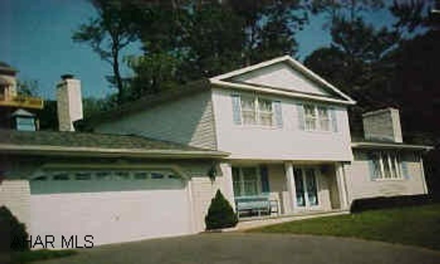 Quality home - custom made oak trim, cherry kitcehn, main level family room, 2 fireplaces - Magnificent view!!