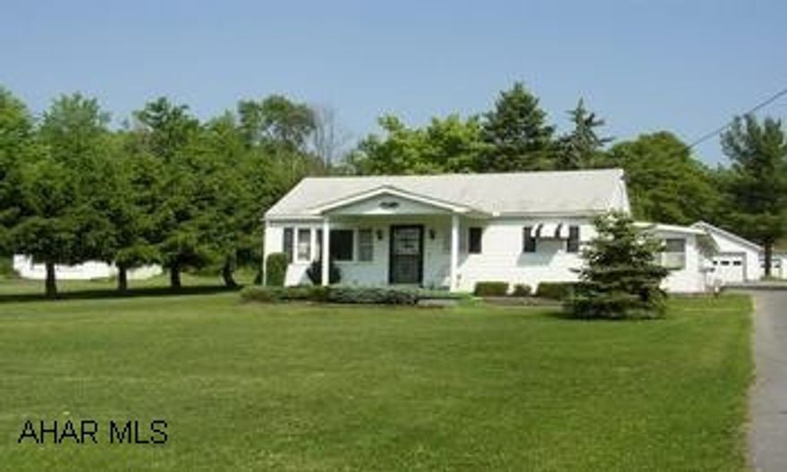 HOLBG/FRANKSTOWN TWP. IMMACULATE ONE STORY 3 BR WITH 2 BATHS. NEWER KIT. WITH PECAN WOOD CABINETS. UPDATED BATHS. PRIVATE FAMILYROOM AND LAUNDRY ROOM WITH FREEZER. LARGE LOT SIZE WITH 1.5 CAR GARAGE. HOLBG/FRANKSTOWN TWP. IMMACULATE ONE STORY 3BR WITH 2 BATHS. NEWER KIT WITH PECAN WOOD CABINETS. UPDATED BATHS. PRIVATE FAMILYROOM AND LAUNDRY ROOM WITH FREEZER. LARGE LOT SIZE WITH 1.5 CAR GARAGE.