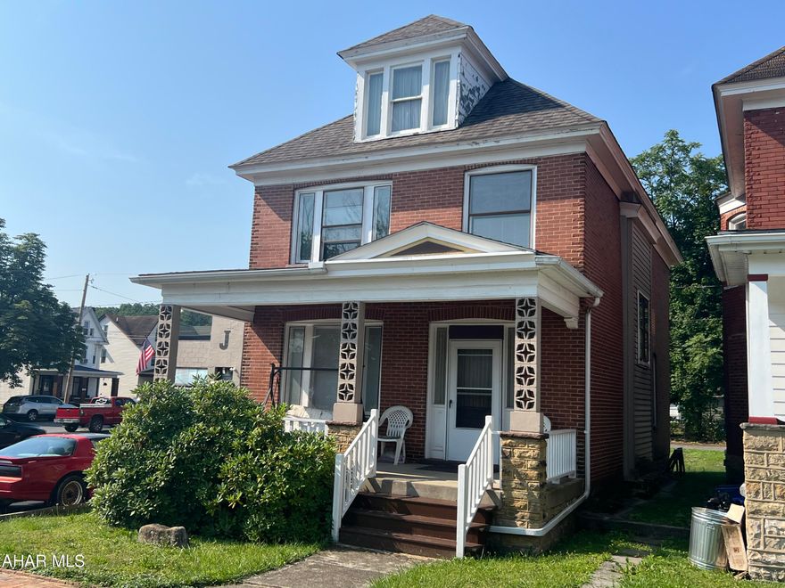 Attention, first time home buyer or investor. Very nice fixer upper (mostly cosmetic) .4 bedrooms. 1 bath.  Rear off street parking. Roof 2018. Make this your own with some TLC. Seller will make no repairs. AS IS