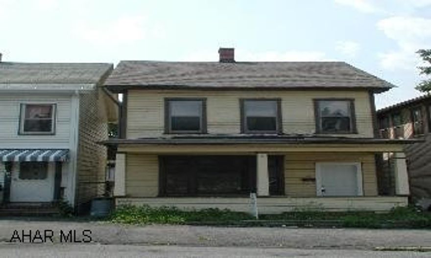 Upgraded 3bd 1ba, new roof, new pergo, new carpet, refurbished hardwood.