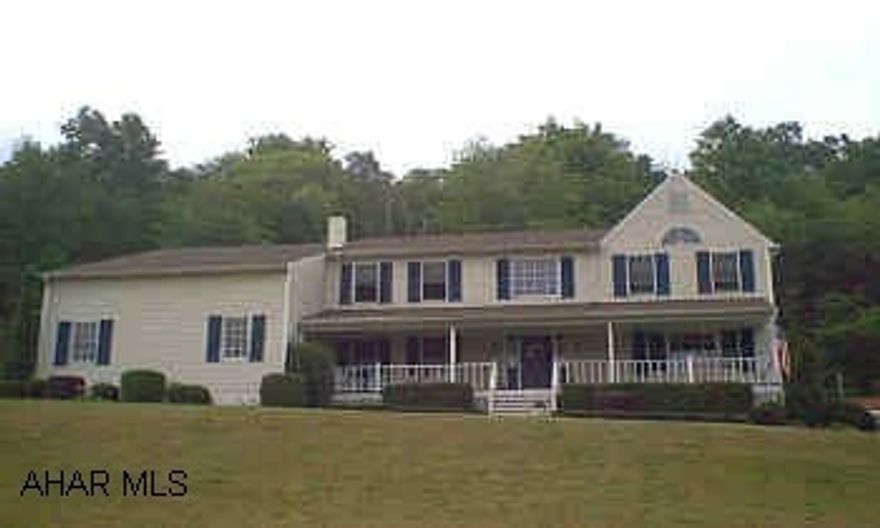 Spectacular view of countryside - Inground pool 18x36 - large spacious home....