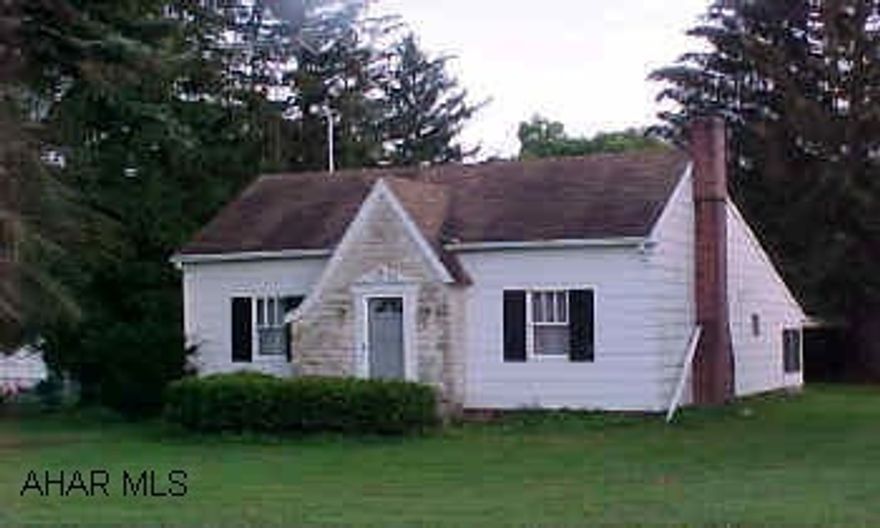 Great Country Home Large Barn & workshop Lots of potential with the home