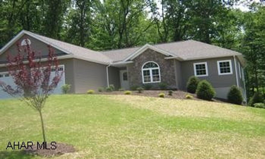 Beautiful new construction in Bellmeade Estates.  Approx 1500 sq ft on main fl. and 1200 finished in lower level.  First floor laundry.  Gas FP in LR, CA, rear deck, wooded rear lot.  Super energy efficient. Beautiful new construction in Bellmeade Estates.   Approx 1500 sq. ft. on main floor, 1200  finished sq. ft. on lower level.  First floor laundry. Gas FP in living room, CA, deck, wooded rear lot. Home is built to be super energy efficient.