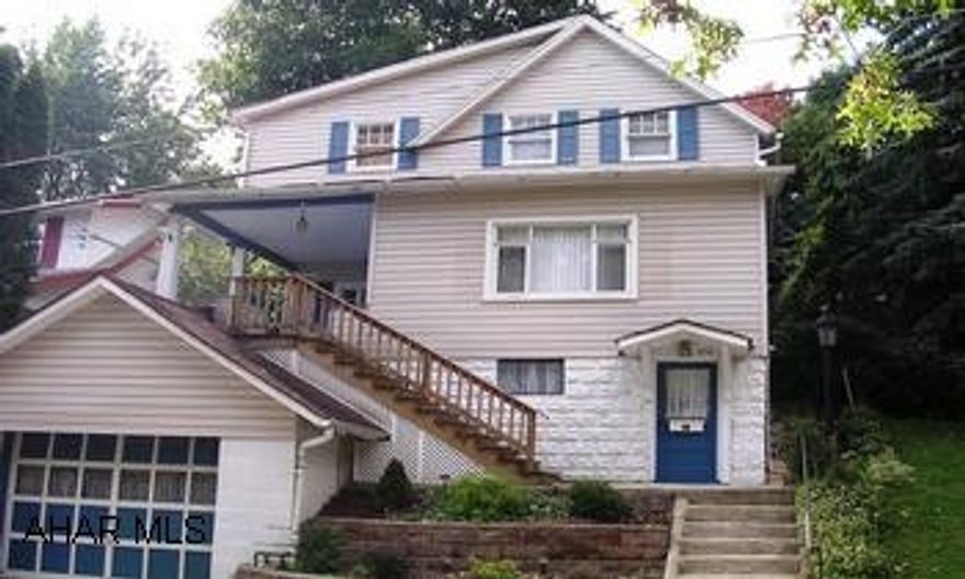 FAIRVIEW-PRIVATE YARD. FAIRVIEW-PRIVATE YARD.