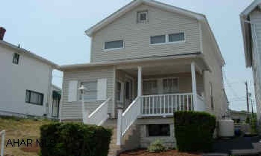 2 STORY, 2 BED, 1 BTH HOME IN GREAT AREA.  HARDWORD FLOORS WELL MAINTAINED!  NO SHOWINGS UNTIL 6/29. 2 STORY, 2 BED, 1 BTH HOME IN GREAT AREA.  HARDWORD FLOORS WELL MAINTAINED!  NO SHOWINGS UNTIL 6/29.