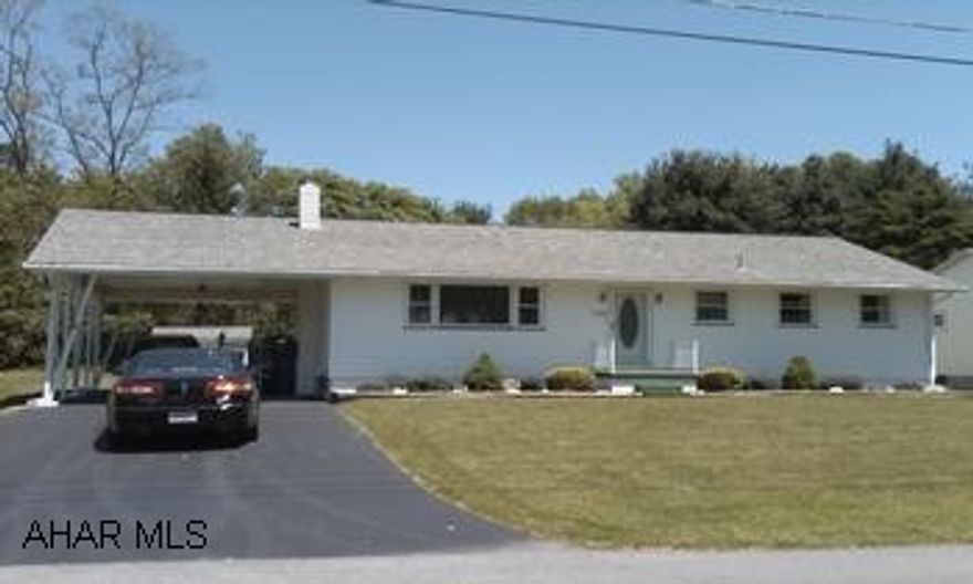 1 STORY, 3 BEDROOM. CARPORT. PARTIALLY FINISHED BASEMENT WITH 3/4 BATH & KITCHEN. NICE LOT WITH SHED. 1 STORY, 3 BEDROOM. CARPORT. PARTIALLY FINISHED BASEMENT WITH 3/4 BATH & KITCHEN. NICE LOT WITH SHED. MOVE IN CONDITION. RED OAK HARDWOOD FLOORS UNDER THE CARPETING. HOME ELECTRONIC AIR FILTER SYSTEM. ALL APPLIANCES INCLUDED.