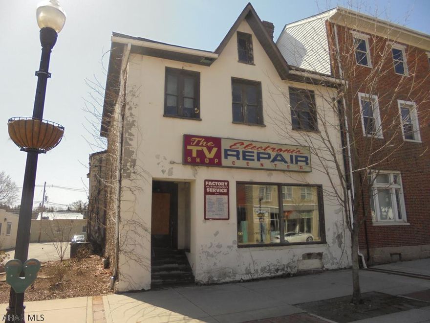 1st floor retail or offices, 2nd floor offices or apt. Great potential! Off street parking
