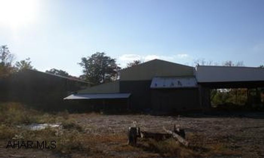 Former Shomo Lumber Mill. Mill building, various outbuildings and modern house. Multi use property. Former Shomo Lumber Mil. Mill building, various outbuildings and modern house. Mill equipment not inculded. Multi use property.