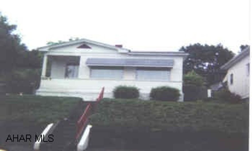 ONE STORY HOME IN GREAT AREA! 2 BEDROOMS, EAT-IN KITCHEN, CARPORT, CENTRAL AIR, 40X120 LOT. CALL MIKE. ONE STORY HOME IN GREAT AREA! 2 BEDROOMS, EAT-IN KITCHEN, CARPORT, CENTRAL AIR, 40X120 LOT. CALL MIKE.