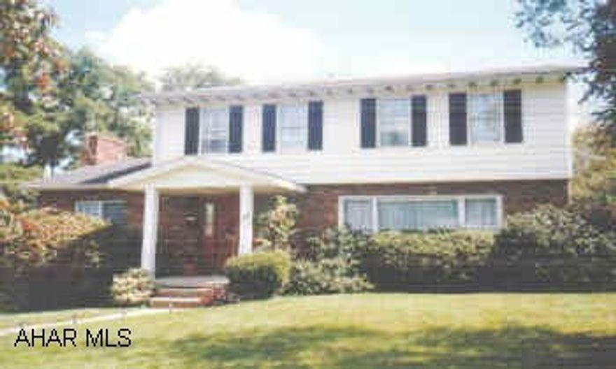 2 story brick & vinyl sided home on double lot. Home features 4 BR, 2  Bath w/ 1 car integral garage.  2 story brick & vinyl sided home on double lot. Home features 4 BR, 2  Bath w/ 1 car integral garage.