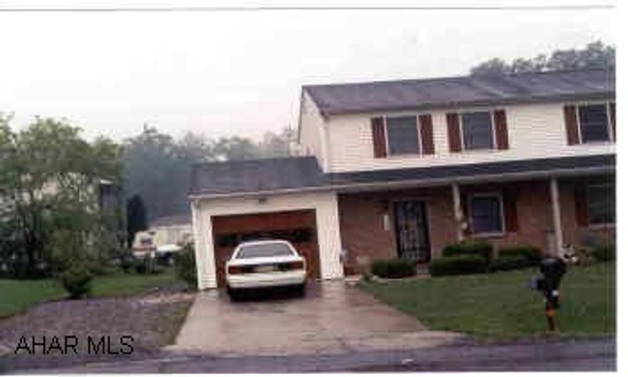 Spacious & very nice townhouse well cared for & good mechanics.