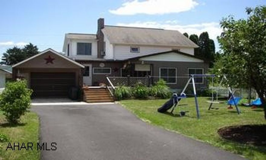 ALTOONA/TOYTOWN.  IMMACULATE HOUSE TUCKED INTO A QUIET LOCATION.  THIS 3BR WITH 1.5BA FEATURES VAULTED CEILINGS IN MBR.  INTERIOR FEATURES ALL NEW FLOORING, NEWER WINDOWS AND NEW GHW HEAT.  LARGE FENCED YARD. ALTOONA/TOYTOWN.  IMMACULATE HOUSE TUCKED INTO A QUIET LOCATION.  THIS 3BR WITH 1.5BA FEATURES VAULTED CEILINGS IN MBR.  INTERIOR FEATURES ALL NEW FLOORING, NEWER WINDOWS AND NEW GHW HEAT.  LARGE FENCED YARD.