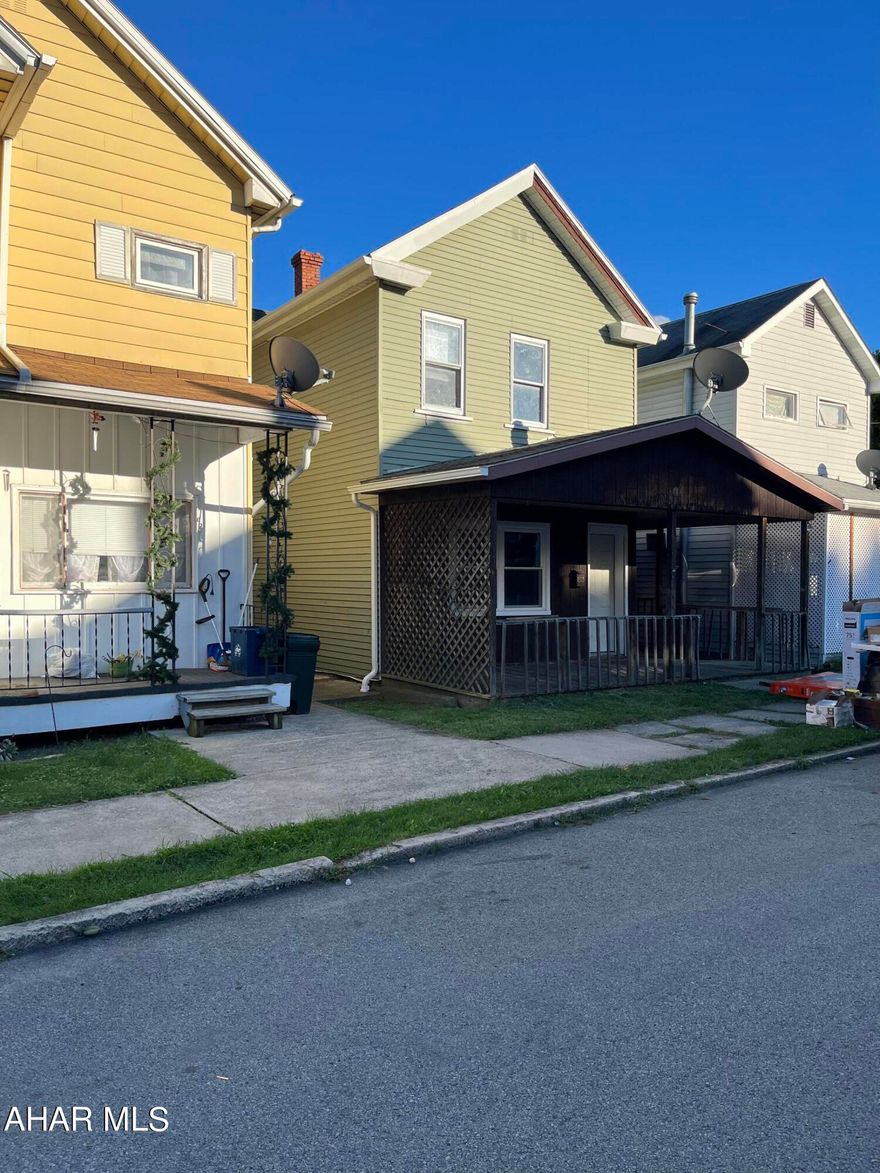 Good starter & investment property. Home offers 3 Bedrooms, 1 Bath, 1st floor Laundry, detached garage. Newer hot water heater, windows, doors. Needs TLC but lots of potential!