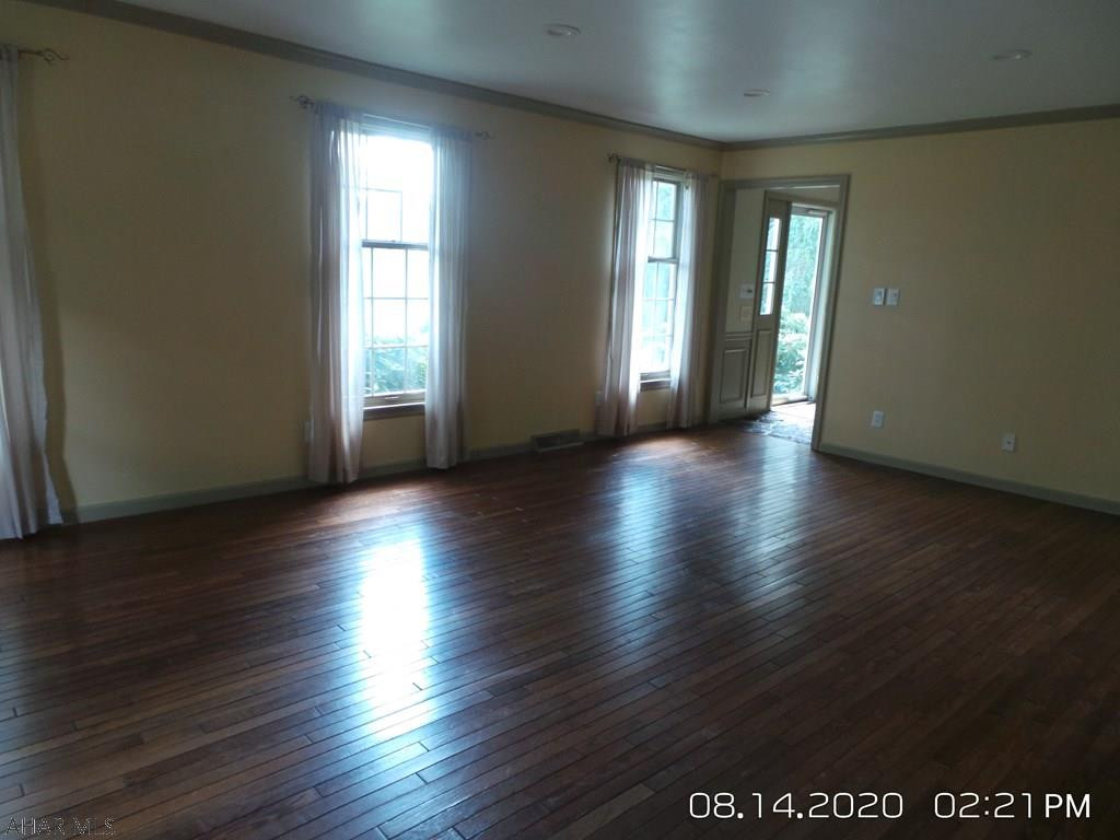 Hickory Hills - Residential