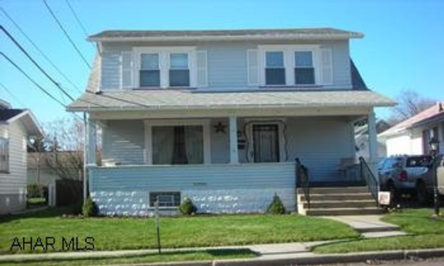 Great Neighborhood!  Well maintained.  Newer roof.  New windows and carpet.  A MUST SEE! Adorable 2 story home in great area!  Very well maintained - New Carpet & Windows.  Pergo floors in Kitchen.   Newer roof.  Very clean - Move-in Condition!!  Price Reduced!  Owner wants Offer!