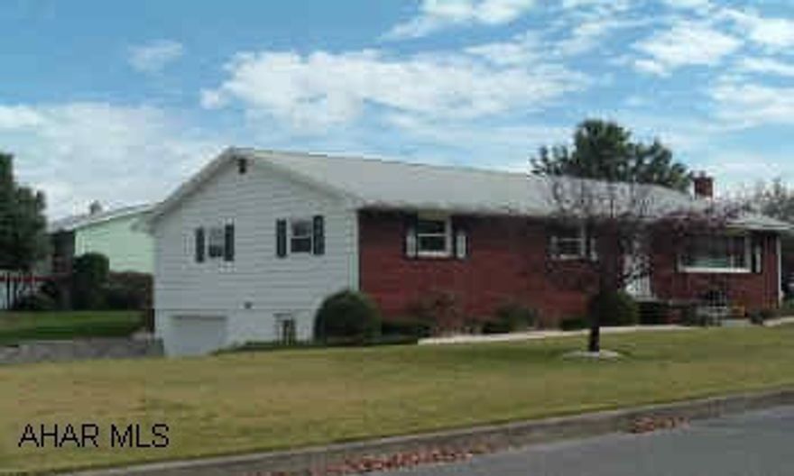 Pristine, Lovely spacious 3 Bedroom, 1 Story-1-Car intergral garage-Lg Basement could be finished Gorgeous, Immaculate 3 Bedroom, 1.75 bath, 1 Story, Home-Beautiful Lg. Corner lot in Duncansville-Nice Spa room added.